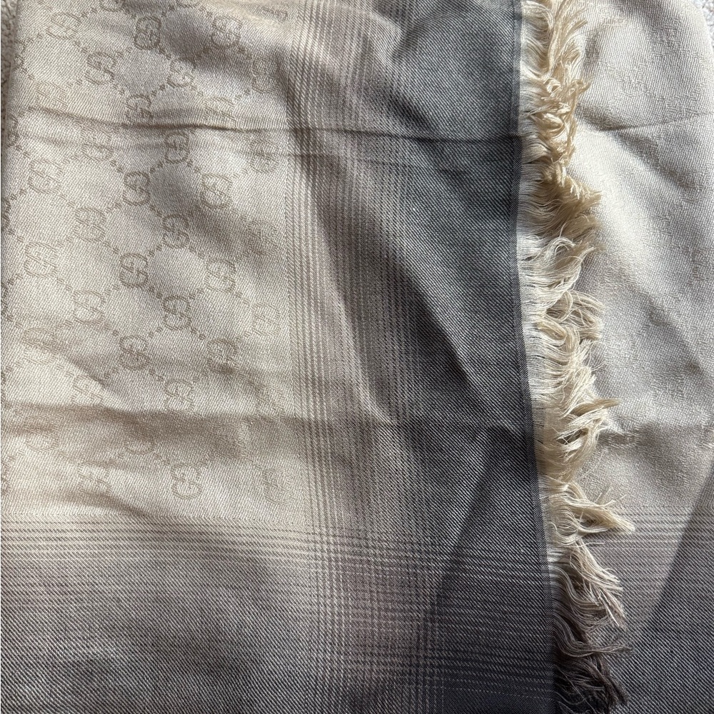 Gucci Beige and Black Scarf - Picture 6 of 6